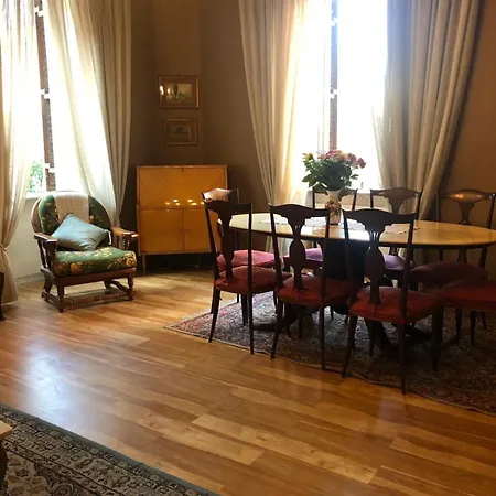 Maison Leone Iv